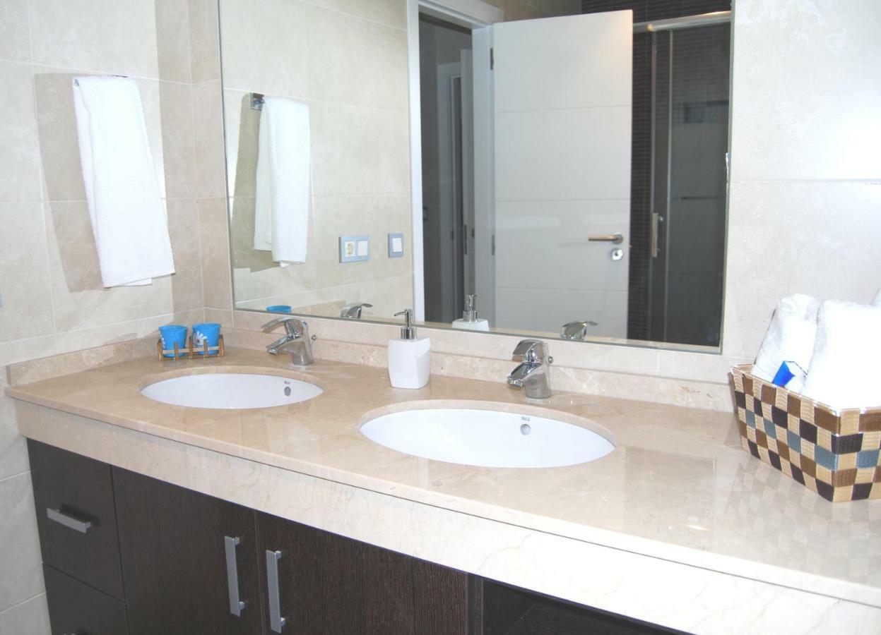 Centrico Nuevo Dos Banos Parking Apartment Sevilla Bagian luar foto